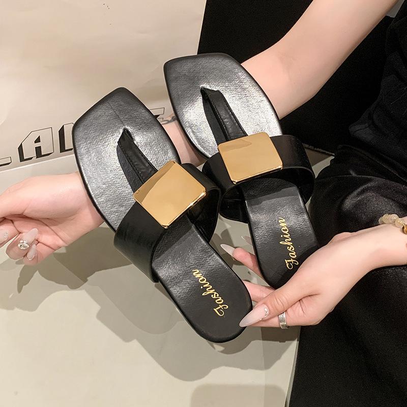 Flat-bottomed metal square buckle toe slippers 2025 summer wear with skirts, beautiful and cool slippers