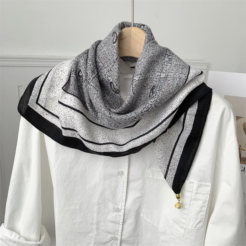 70*70 Square Scarf Retro Print Silk Scarf With Magnetic Buckle Women Neck Scarf All-Match Shawl Headscarf Accessory Gift