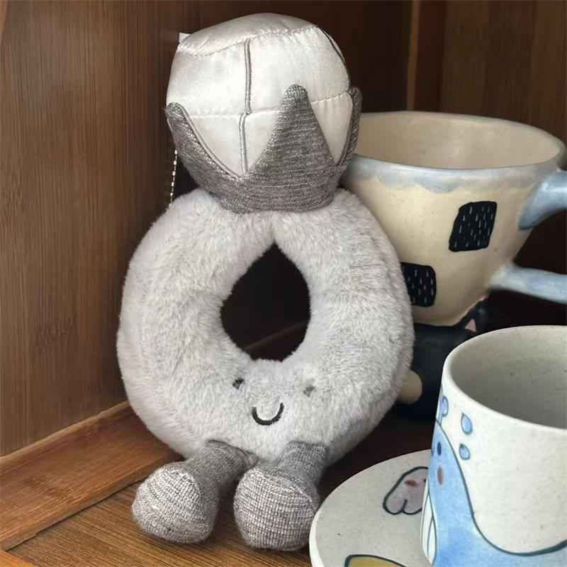 Urocza Pluszowa Lalka Pierścionek z Diamentem Zabawka Brelok Wisiorek Ozdoby do Zawieszenia na Torbie Zawieszka do Plecaka Dziewczęcy Breloczek Prezent na Walentynki Boże Narodzenie