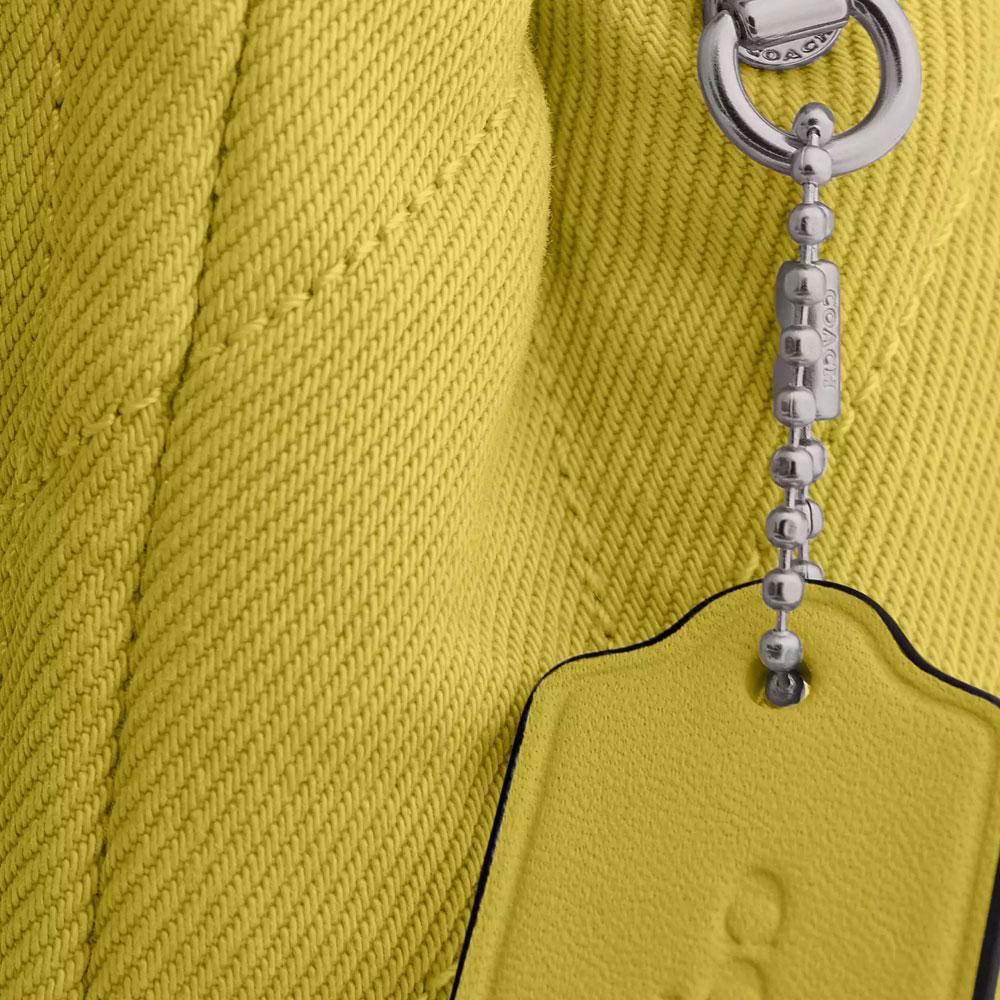 Coach Sac à Bandoulière Matelassé en Jean Tabby 20 Logo Classique Petit Sac d'Épaule pour Femme Jaune Clair CBG33-LHY2C