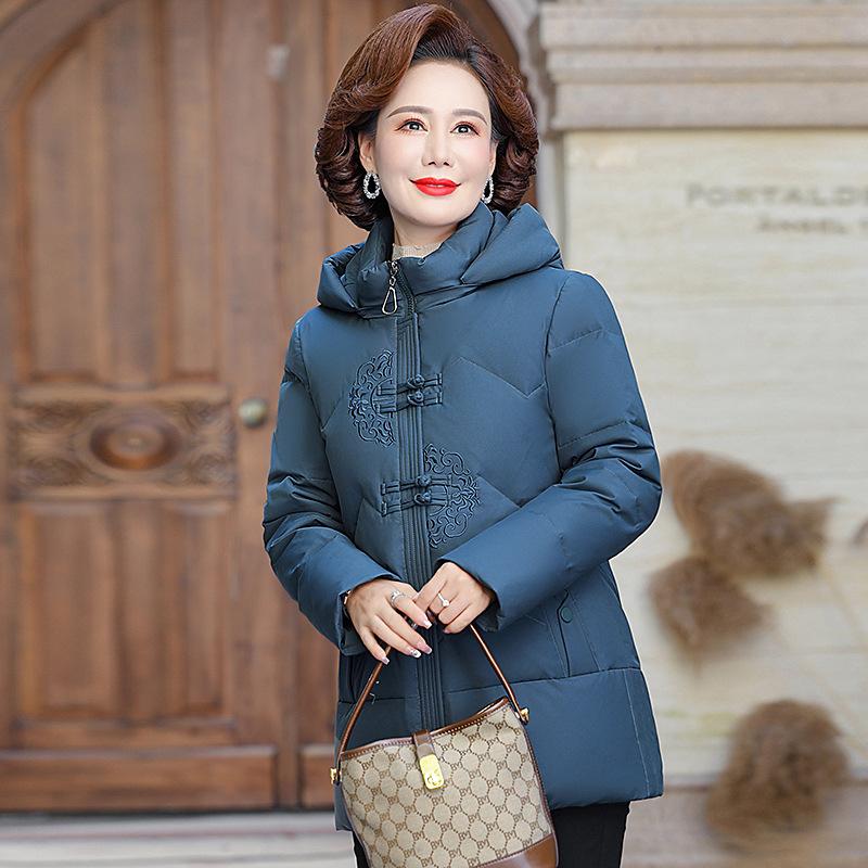 New Loose Hooded Down Jacket Female Short Buckle Middle-aged and Elderly Mothers Fashion Embroidery Winter Coat.