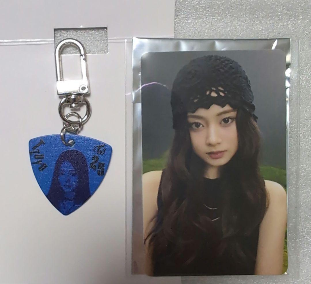 

[USED] TWICE Enemy Pick Keychain 10,000 Yen Purchase Bonus Trading Card Tzuyu