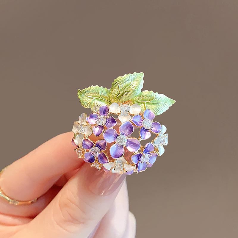 Elegant Pearl Brooch for Women's Suits - High-End Jewelry Pin