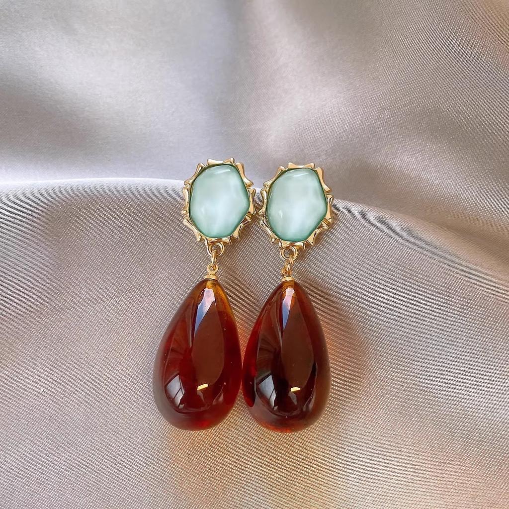 Popular Maillard Retro Coffee Earrings Women's Hong Kong Style Temperament High-end Earrings Internet Celebrity Same Ear Jewelry