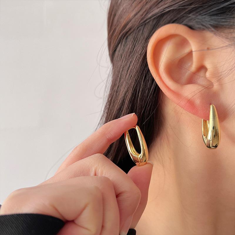 Einfache Wassertropfen Metall-Creolen für Damen Einfaches Design Exquisites Geschenk für junge Mädchen Hochzeitsaccessoires Schöner Schmuck