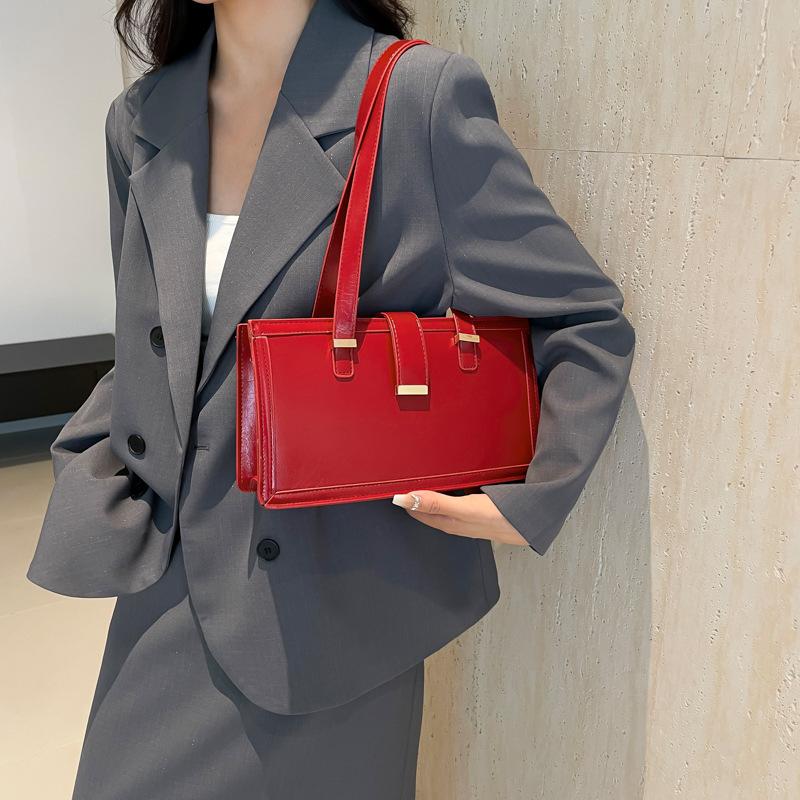 Stylish, Simple and Trendy Commuter Small Square Bag 2025 Autumn New Retro Niche Design Personalized Underarm Shoulder Bag
