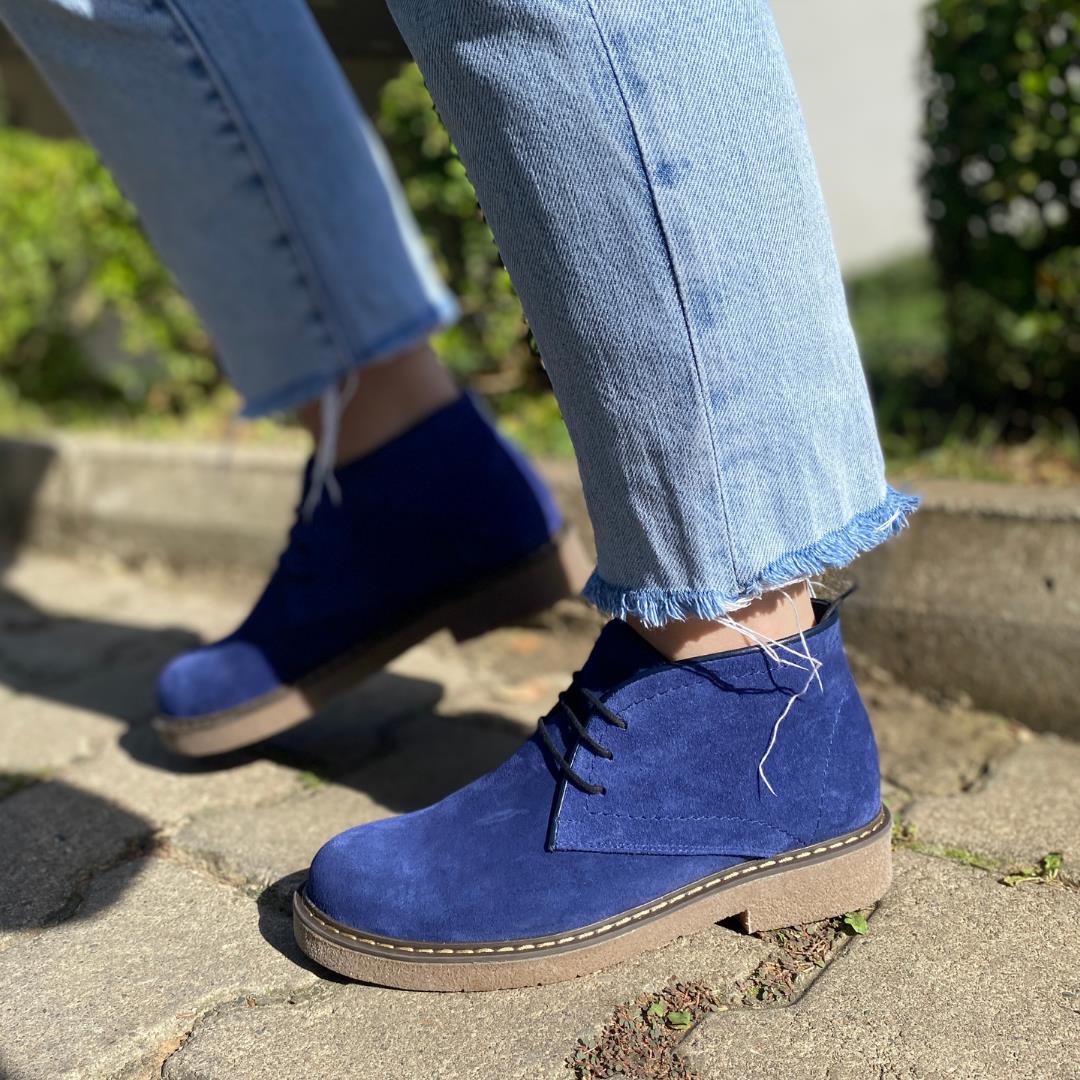 

Женские зимние сапоги из натуральной кожи на низком каблуке 39