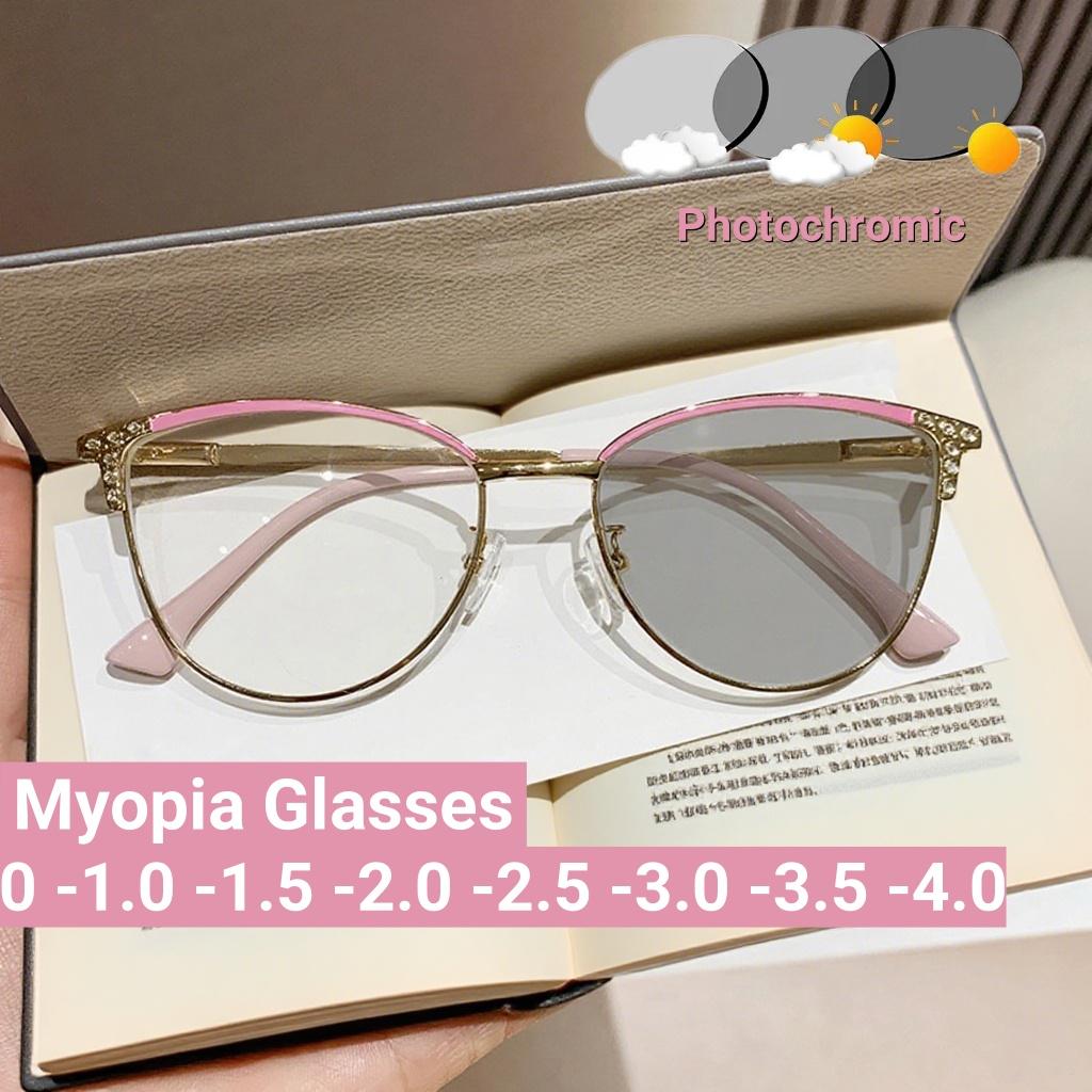 High Quality New Classic Cat Eye Photochromic Women's Myopia Glasses Advanced Fashion Neutral Diamond Inlaid Anti Blue Light Glasses