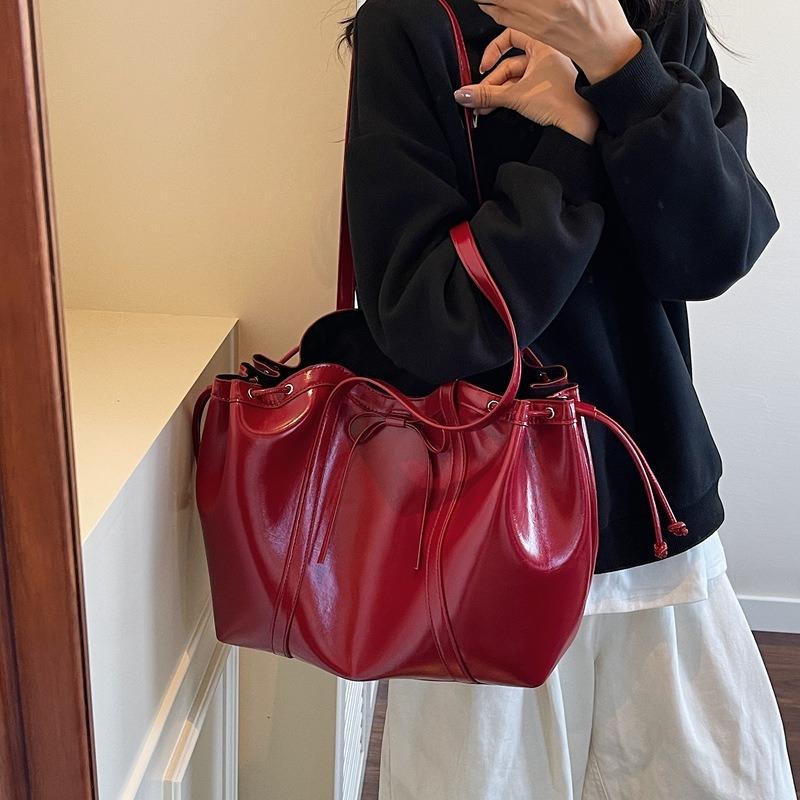 Premium retro tote bag women's new large-capacity fashionable versatile underarm bag commuter shoulder bag