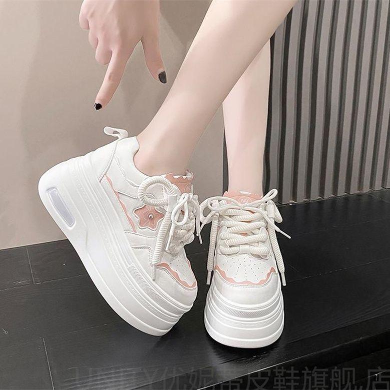 Scarpe sportive e casual con suola spessa, nuove per la primavera 22, con leggero rialzo, stile scarpe da skate