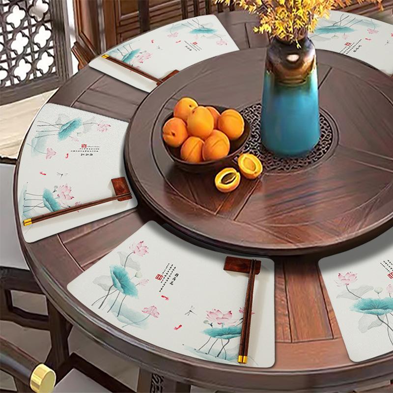 Chinesische fächerförmige PVC-Leder-Tischsets für runde Tische, wasserdicht, ölabweisend, hitzeisolierend, Essunterlagen für den Heim- und Hotelgebrauch