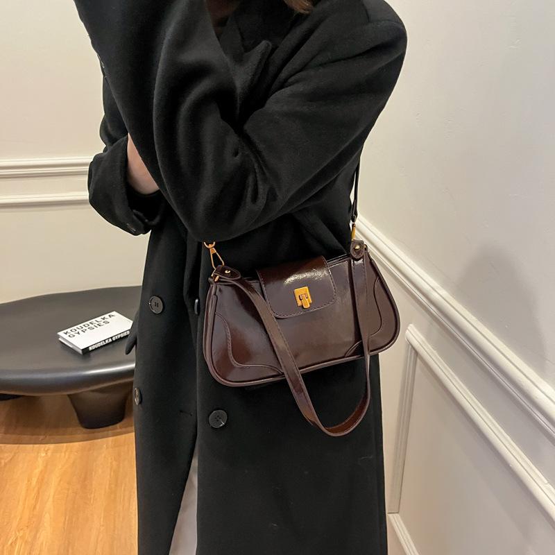 Fashion Retro Oil Wax Leather Small Bag, Female Foreign Style Underarm Small Square Bag, High-End Messenger Bag