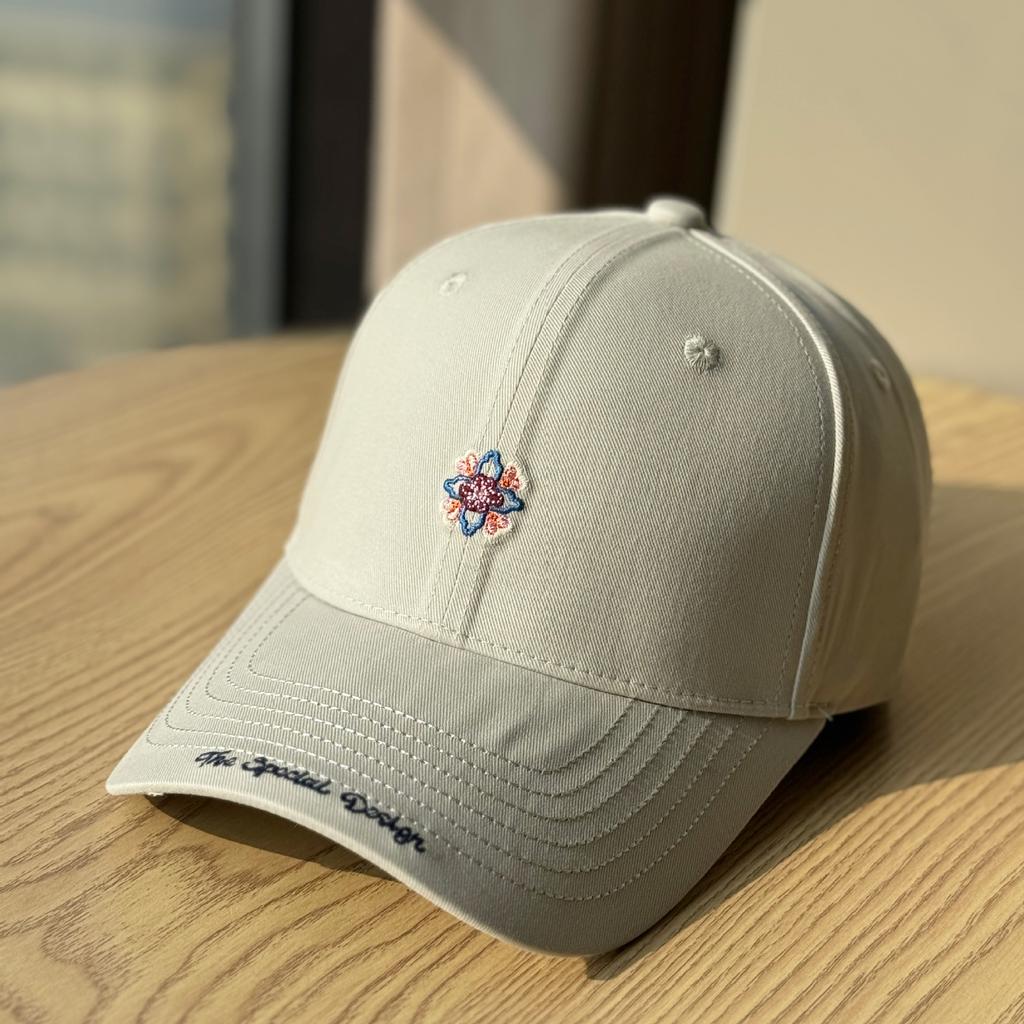 Koreanischer Baseballhut mit steifer Krempe für Damen und Herren, lässiger vielseitiger Hut mit dreidimensional gestickten Blumen, Sonnenschutz, Gesichtsformend,