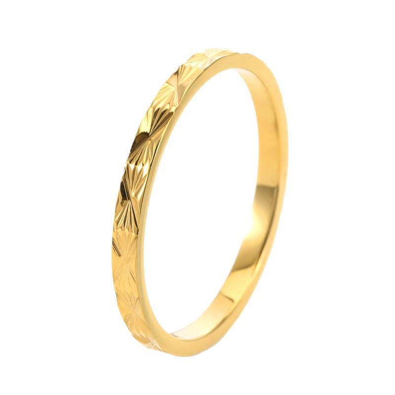 Anel de Aço Titânio Banhado a Ouro 18K com Padrão Floral para Mulheres - Super Brilhante, Cor Duradoura, Brilho Francês, Estilo Europeu e Americano