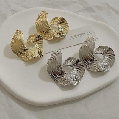 Unique High-End Irregular Metal Pleated Stud Earrings 2025 Design