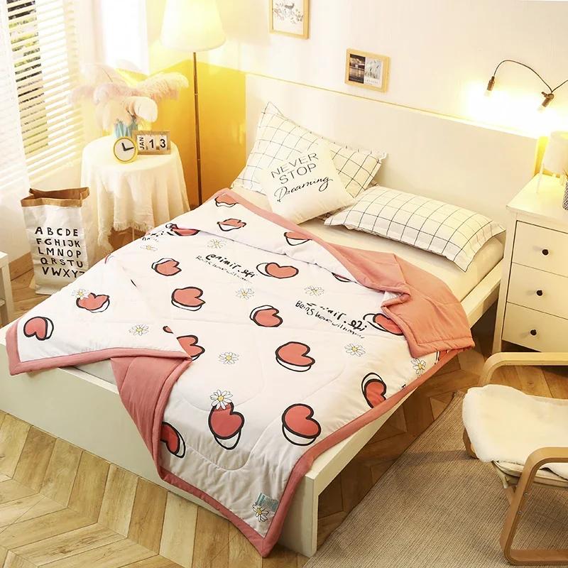 Love Heart Daisy Pattern Summer Quilt Modern Fashionable Skin-friendly Comfortable Air Conditioning Quilts for Kids Boys Girls