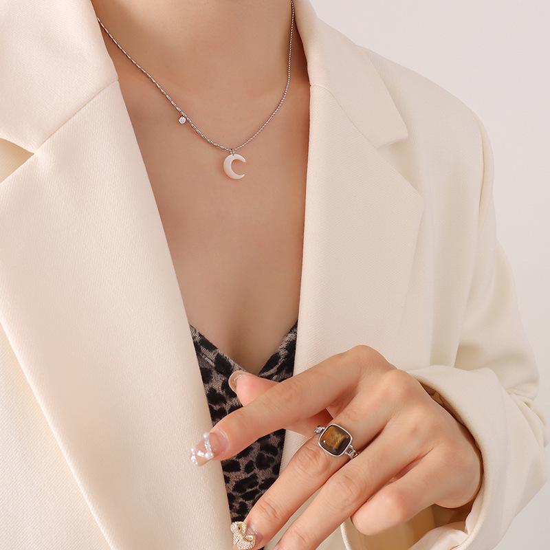 Korean Crescent Moon Zircon Necklace: Elegant Mother-of-Pearl Pendant for Women