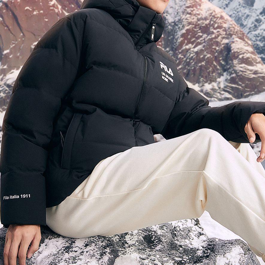 Fila Geacă de puf lejeră casual cu glugă, cu logo simplu, cu mâneci lungi, unisex, îmbrăcăminte exterioară neagră F11U249902F-BK