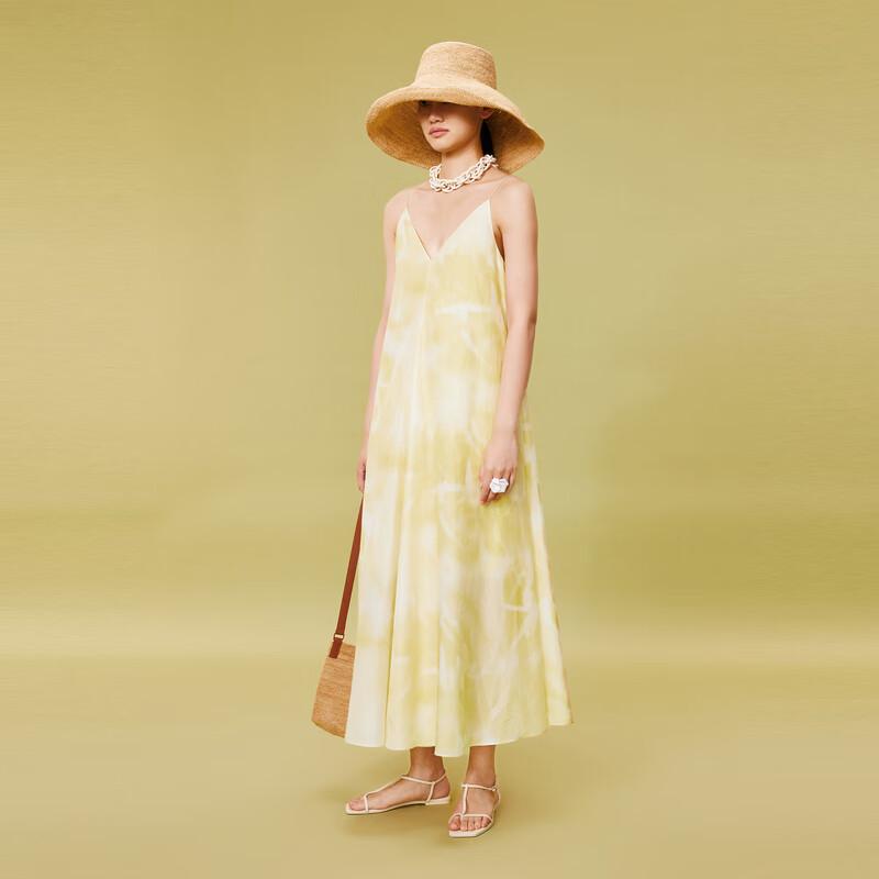 

ЛЕТНЕЕ МАКСИ-ПЛАТЬЕ НА БРЕТЕЛЯХ-СПАГЕТТИ С ПРИНТОМ LESS 2024 L