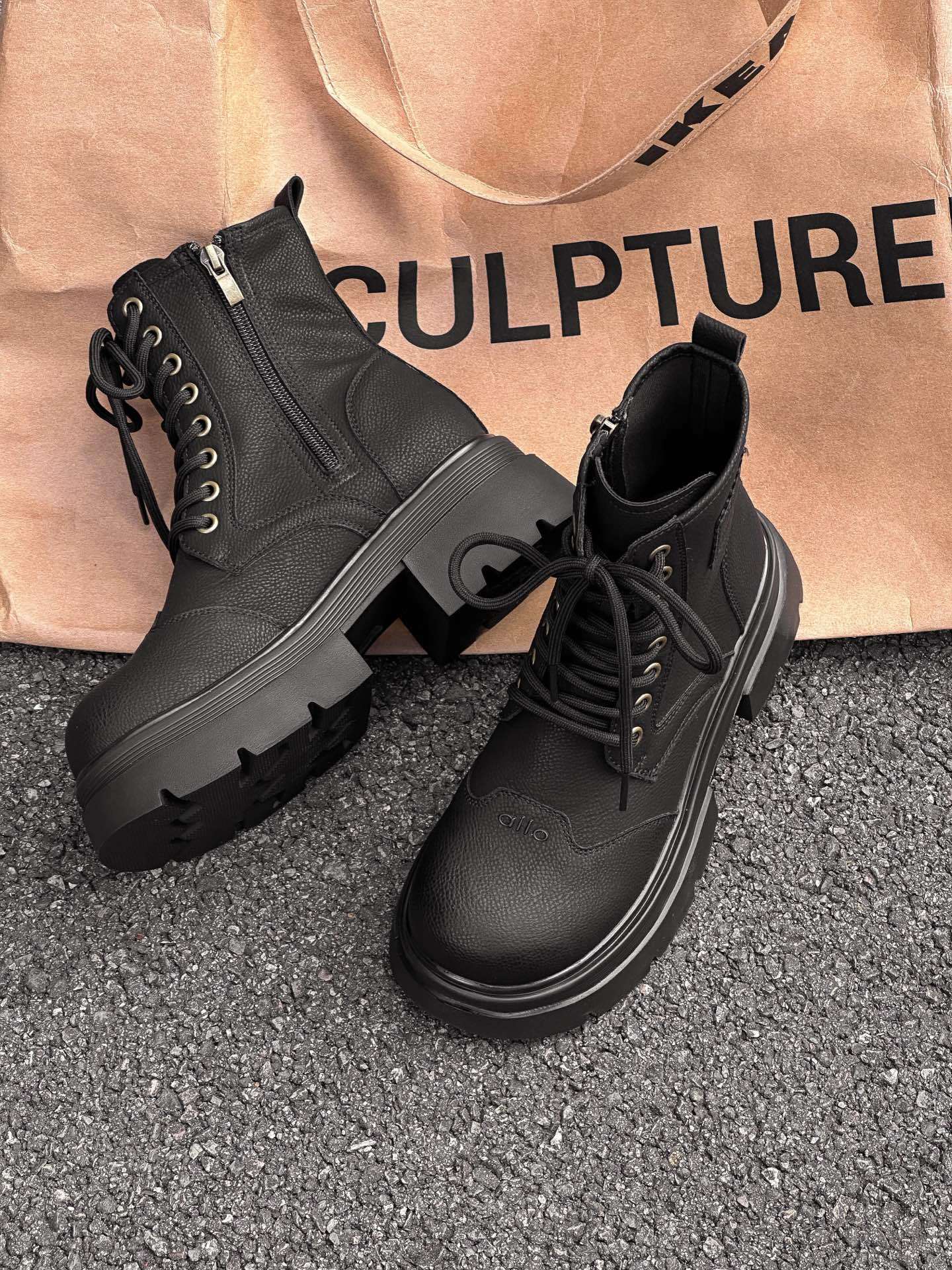 

European station big yellow boots women s thick soles increase 2025 new autumn models retro big head lace-up popular short Martin boots 35