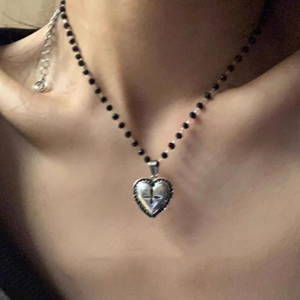 Hip-hop Punk Sliver Color Cross Heart Shape Pendant Irregular Black Artificial Crystal Bead Necklace for Men Women Trend Jewelry