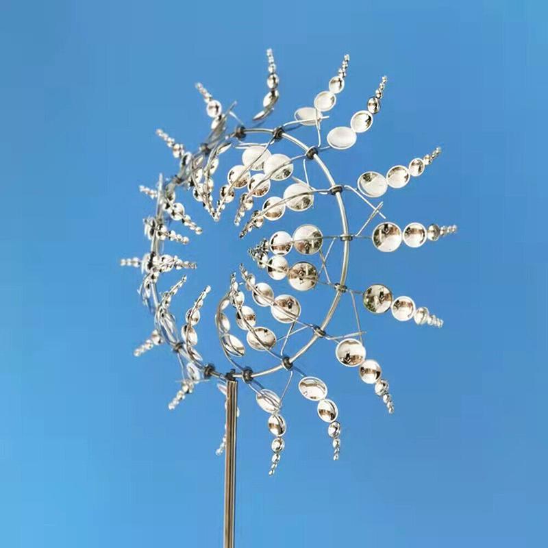 Kinetische Windmühlenskulpturen aus Metall, einzigartiger und magischer windbetriebener Spinnergarten
