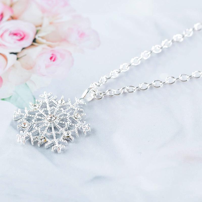 Korean Snowflake Rhinestone Necklace - Silver-Plated Short Pendant Chain, Perfect Christmas Gift