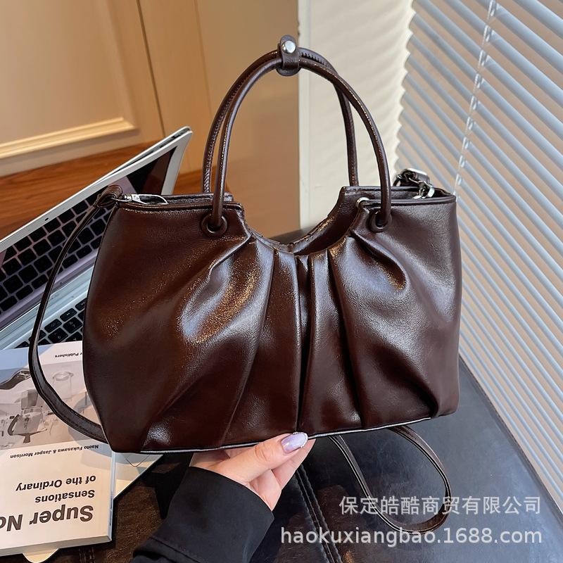 High-end niche bag women's autumn and winter 2025 new retro soft leather messenger bag women's hand-held pleated bucket bag