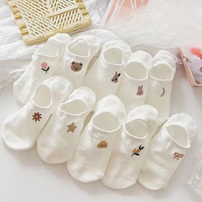 Summer Thin, White, Versatile and Cute Cartoon Shallow Boat Socks for Women, Breathable, Sweat-absorbing and Invisible Socks for Women