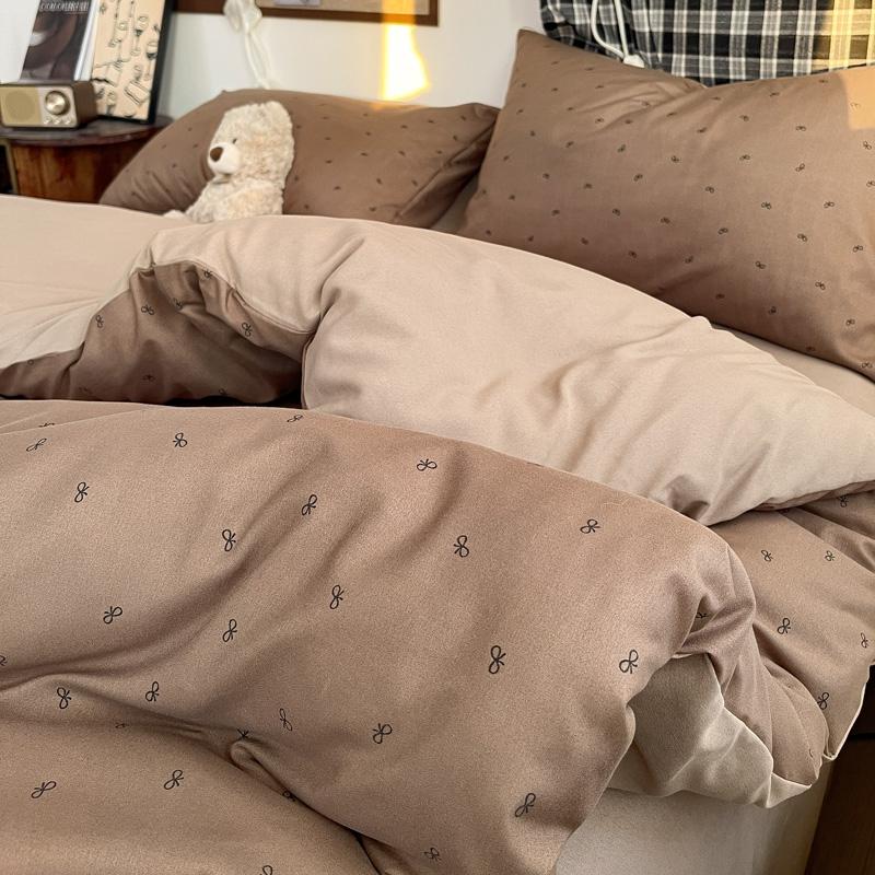 Three-piece Striped Checkered Down Quilt Set, Including a Down Quilt Cover and a Pair of Pillowcases (without Filling), Suitable