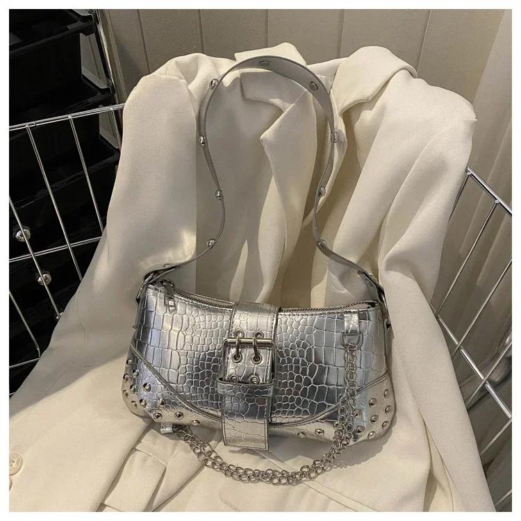 Модні жіночі сумки на плече. Нові високоякісні гарячі розпродажі. Дозвілля. Універсальний тренд. Молодіжні жіночі сумки на блискавці та заклепках.