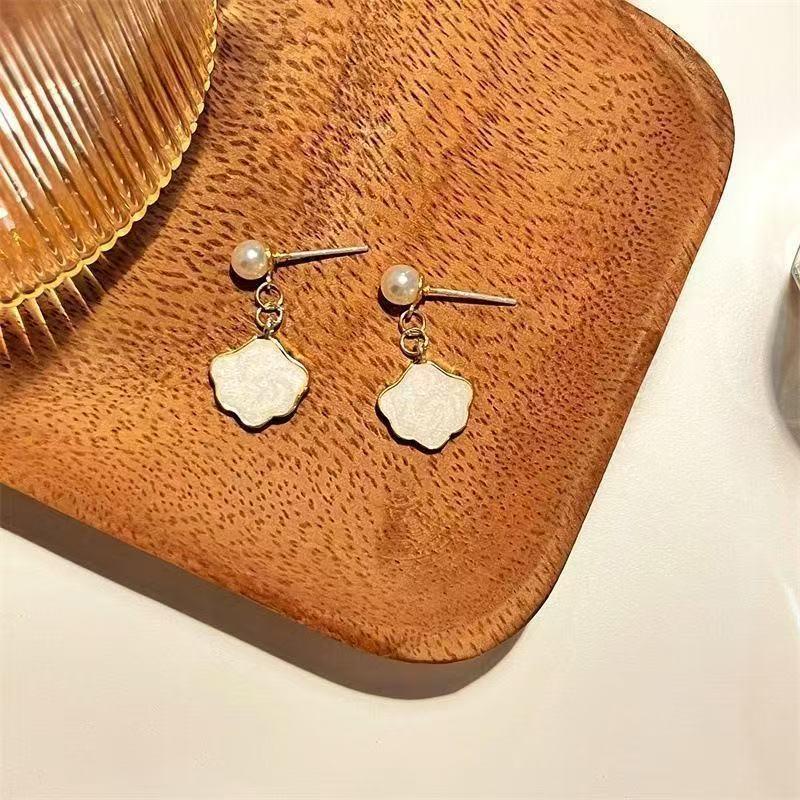 Elegant Cloud Pearl Stud Earrings for Women - Fashionable and Gentle Style