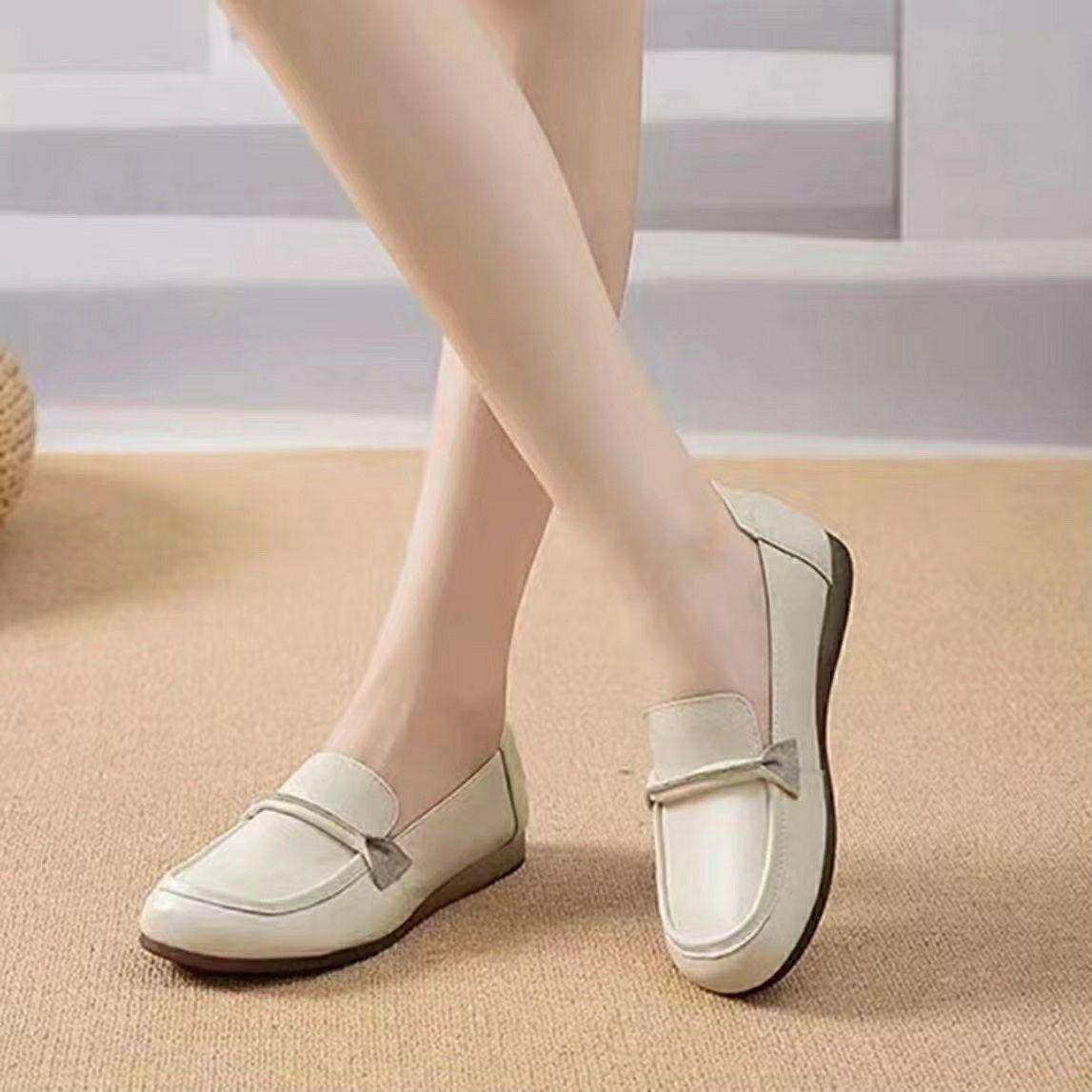

2025 новые весенние и осенние повседневные туфли на плоской подошве с мягкой круглой подошвой, нескользящие мягкие кожаные туфли, женская обувь для среднего и пожилого возраста, одинарные туфли для мам 41