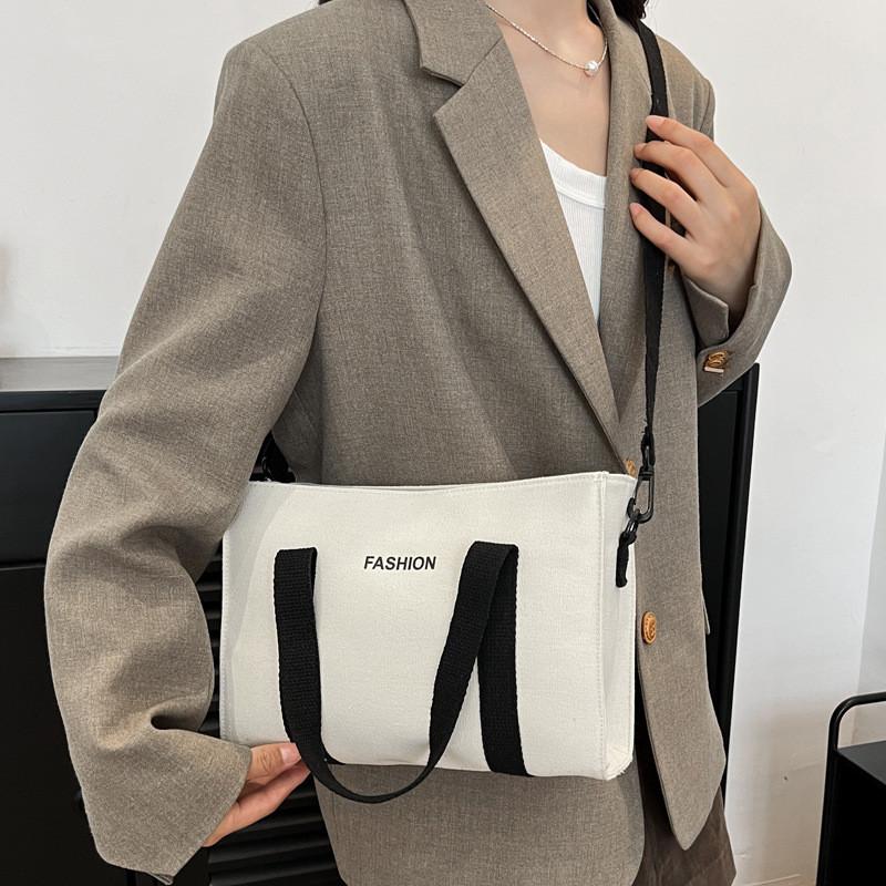 Trendy Large Capacity Shoulder Bag With Beautiful Design And Soft Fabric For Daily Fashion