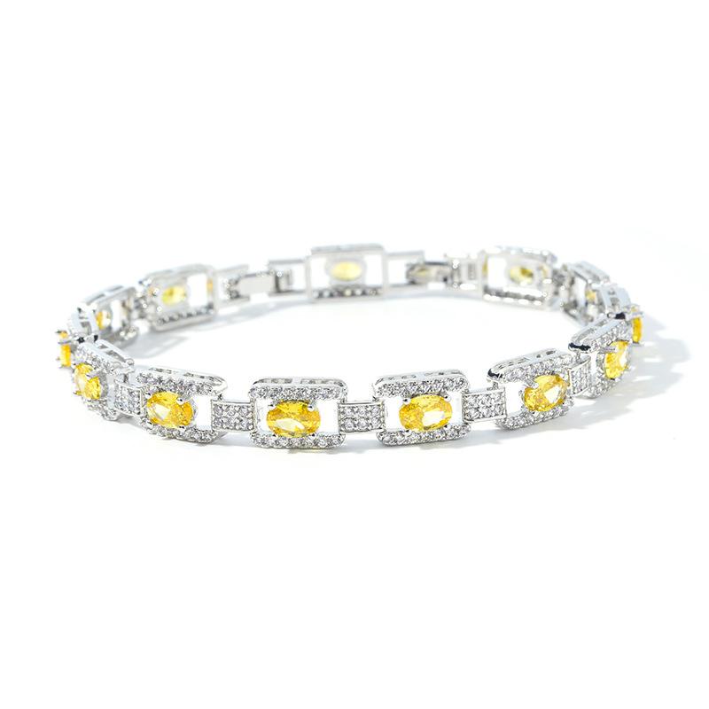 European and American Jewelry High Sense Zircon Bracelet Female Minority Design Light Luxury Full Rhinestone Personalized Bracelet Trend.