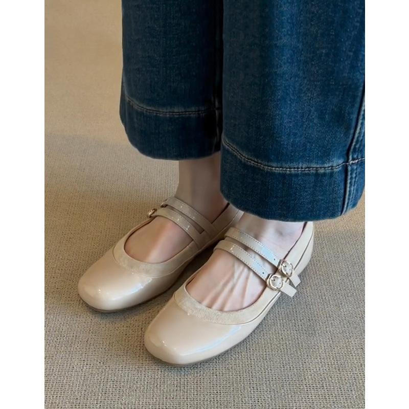 Flat-bottomed French temperament round head one-word buckle Mary Jane shoes women's retro shallow mouth ballet shoes