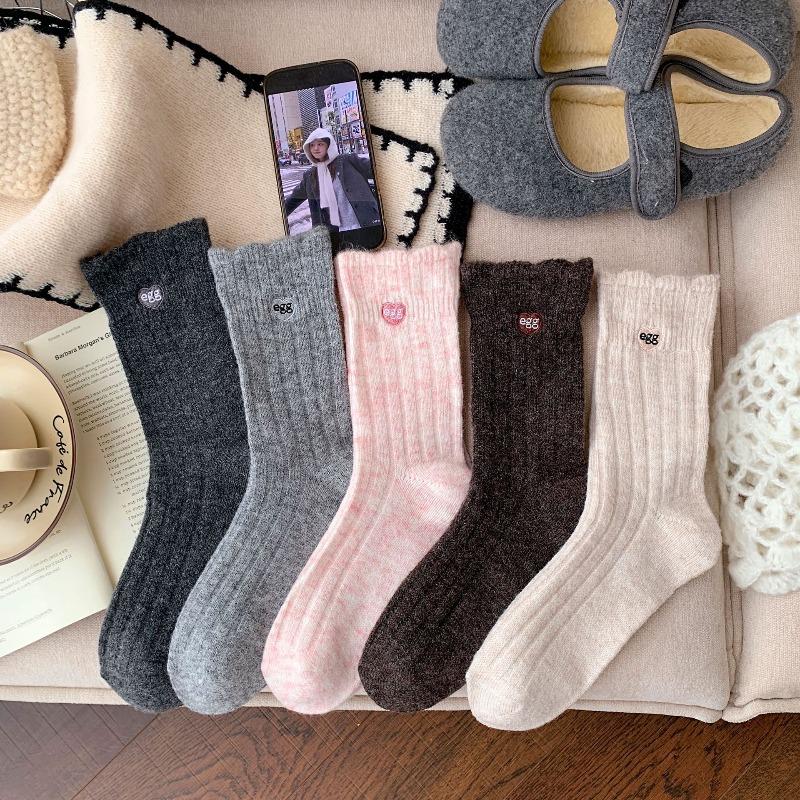 Autumn and Winter Simple Embroidered Soft and Glutinous Wool Solid Color Retro Lace Pile Socks Thick and Warm Mid-calf Socks for Women