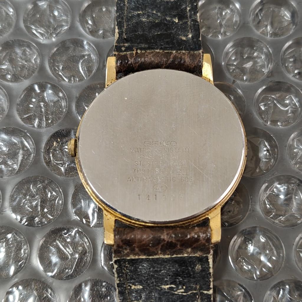 SEIKO Vintage Gold Quartz Watch Simple [Working Condition] Men's 7N01-8000 (Management K26I)