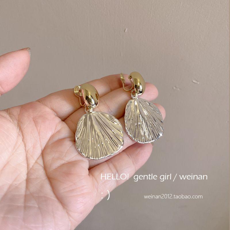 

Silver Bright Metal Shell Mosquito Coil Ear Clip Fancy Elegant Fashion Simple Stud Earrings Earrings Jewelry Female Mosquito coil ear clip a pair