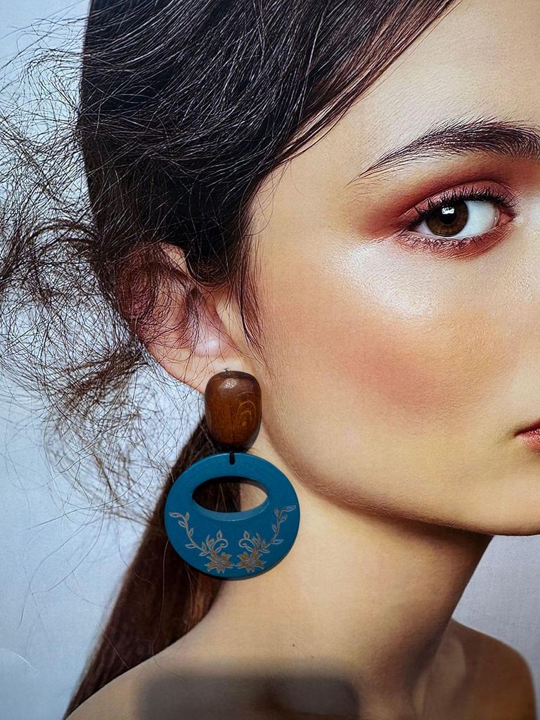 Vintage European & American Floral Brass-Oak Engraved Earrings