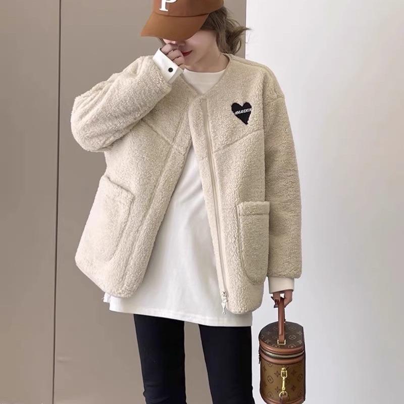 Autumn and winter new thickened lamb plush coat women's age-reducing embroidery love college style cardigan top