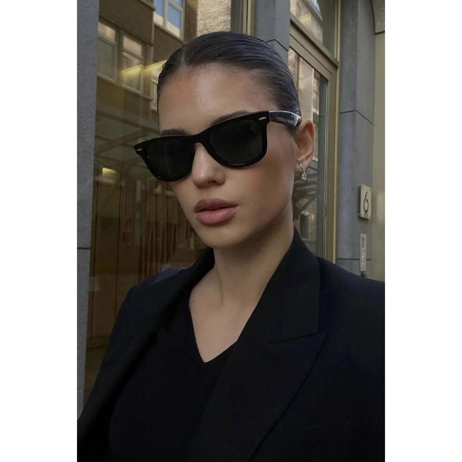 

Unisex Cross Cut Wayfarer Shiny Classic Sunglasses чёрный