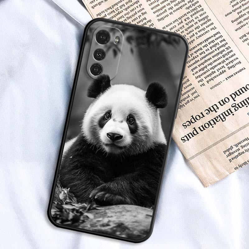 

Cartoon Anime Panda Cute Phone Case For Motorola G85 Edge 50 G24 G35 G14 G04 40 G72 G34 G G54 G13 G32 5G Black Motorola Moto G13