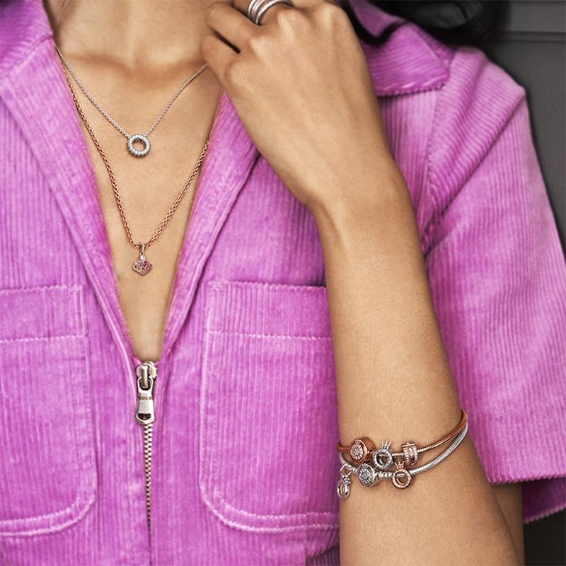 Pandora Puder Pfirsichblüten-Set, Armband aus Glas und synthetischem Zirkonia, gleicher Stil für Männer und Frauen, Partner-Modell ZT24091815A
