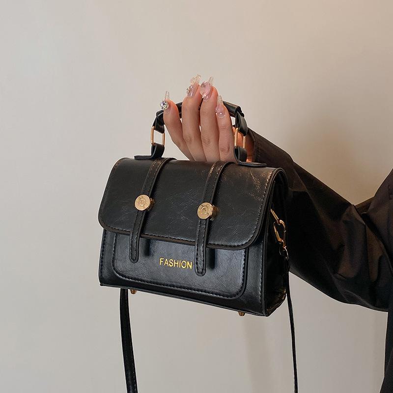 

Retro solid color oily skin temperament commuting foreign style small square bag women s spring new casual personality niche messenger bag чёрный