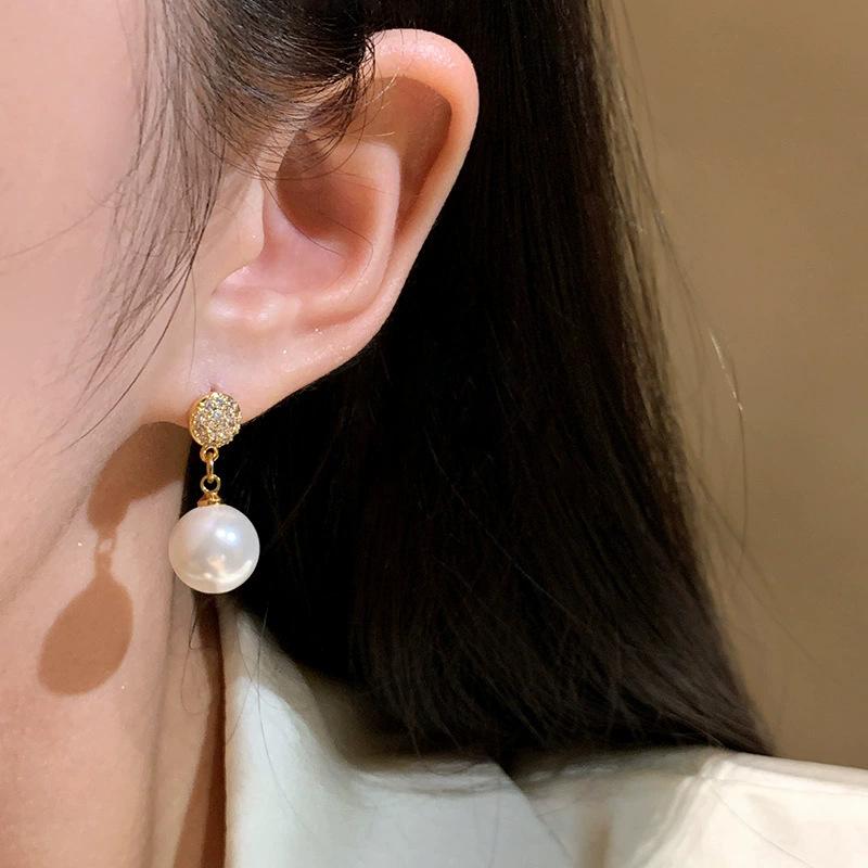 

Design sense a zircon strong light pearl earrings women s new popular high-end stud earrings light luxury earrings