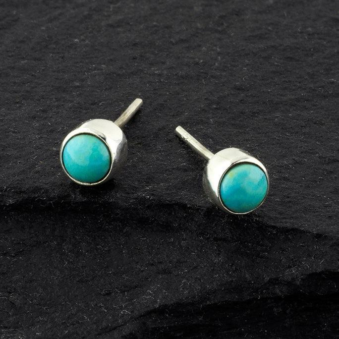 

Маленькая серьга-гвоздик с бирюзой, 4 мм 4 MM синий