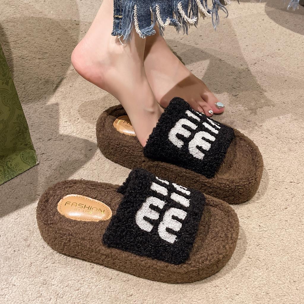 Mao Mao Tuo Girl 2025 Autumn and Winter New Muffin Bottom Alphabet Accessories Fashion Outer Wear Home Warm Plush Slippers