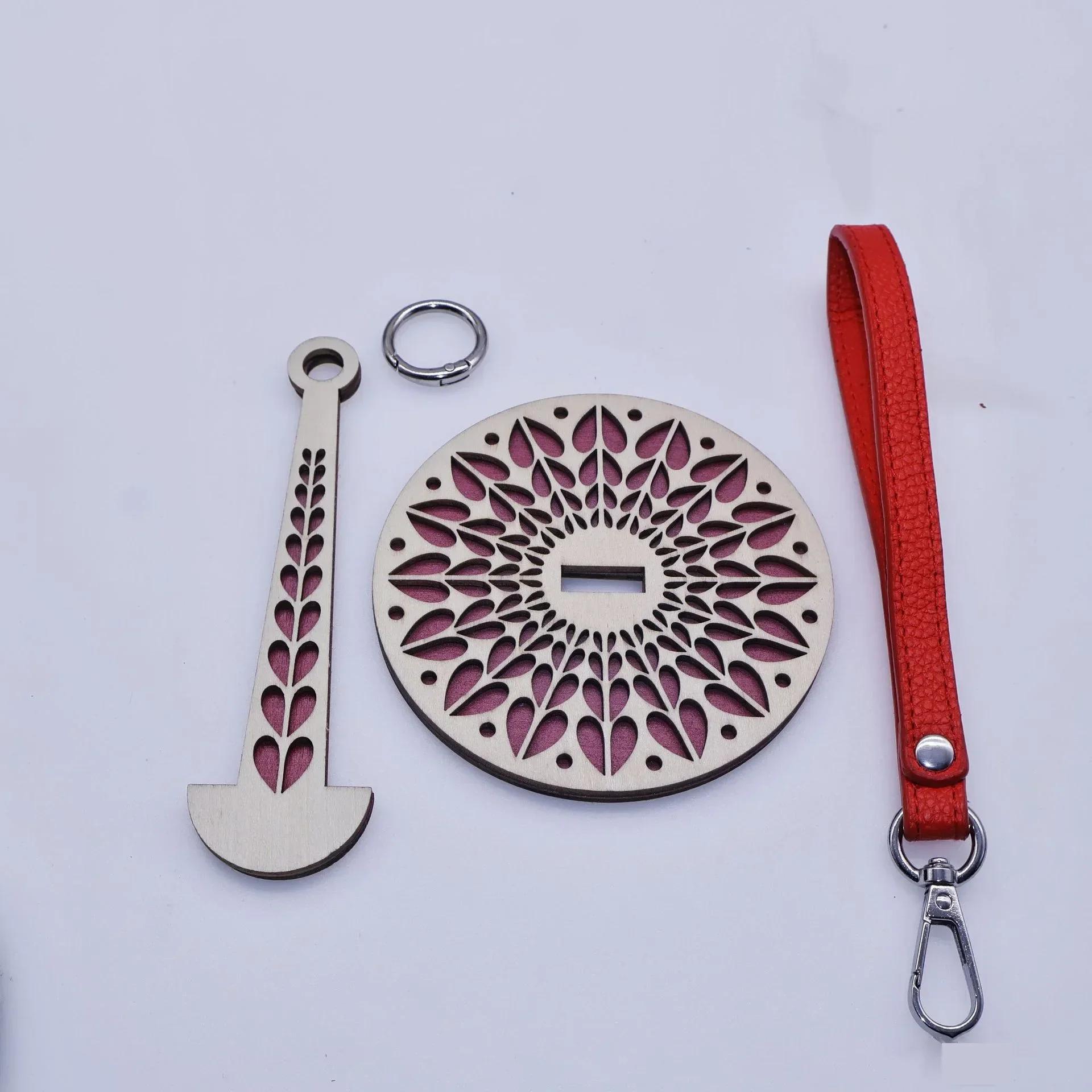 

Portable Wrist Crocheting Knitting Yarn Holders Wooden Carrier with Leather Wristband Yarn Minder Gift for Weaving Craftsman