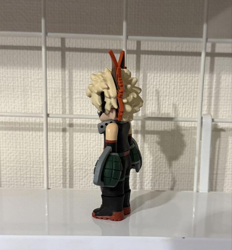 [USED] My Hero Academia Bakugo Katsuki Giroli Mini Figure x 1, Postcards x 7
